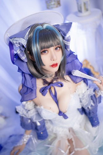 (4)